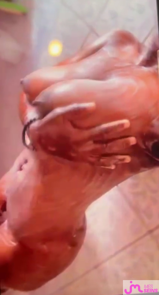 Les très gros seins de Linda black 