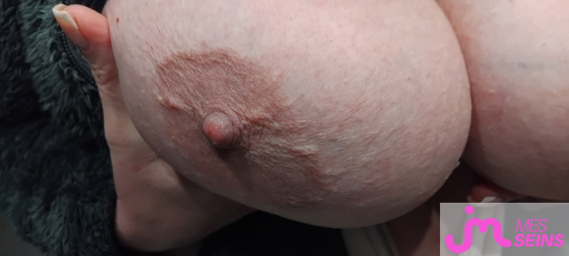 Les très gros seins de Couple Calin