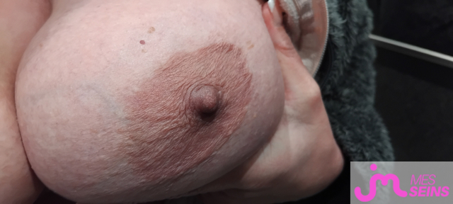 Les très gros seins de Couple Calin