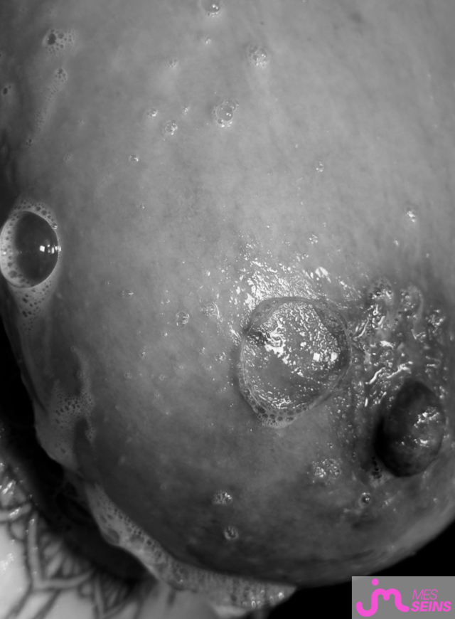 Photos de seins : Under shower #2 