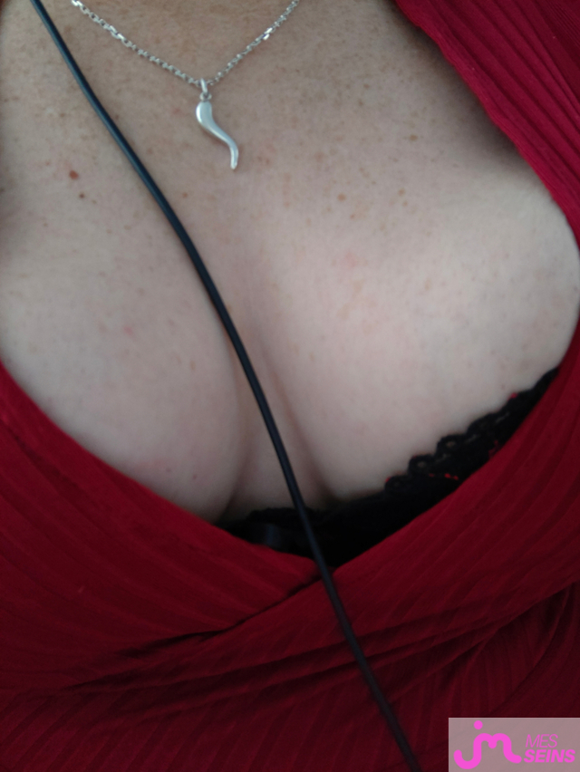 Les seins énormes de Cbasti'1