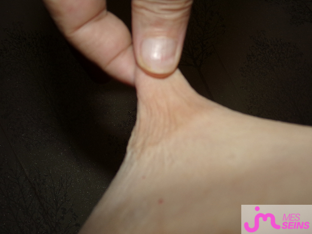 Les seins moyens de Nathalie toulouse