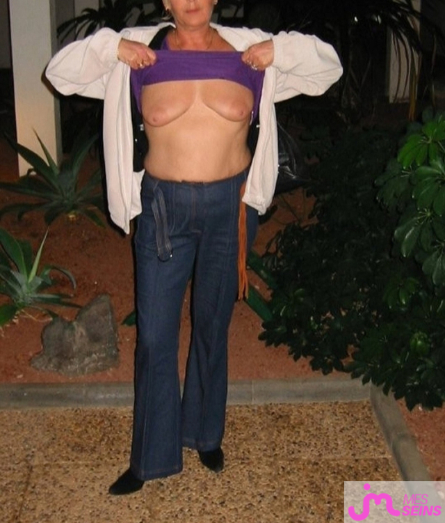 Les seins moyens de Sylvie830