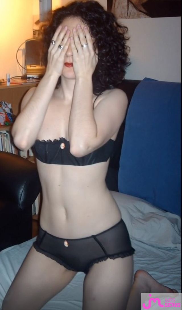 Les seins moyens de PrincesseMarocaine