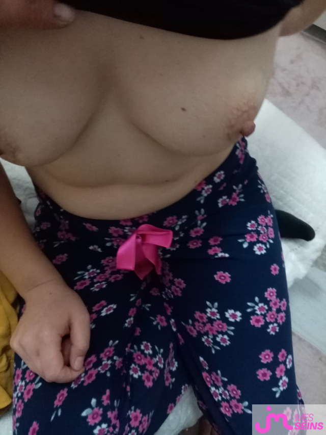 Les seins moyens de SamiaMolay