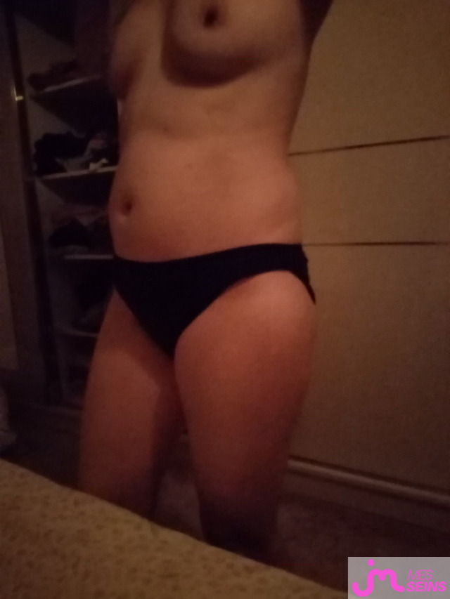 Les seins moyens de SamiaMolay