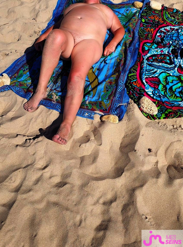 Photos de seins : Nue au soleil