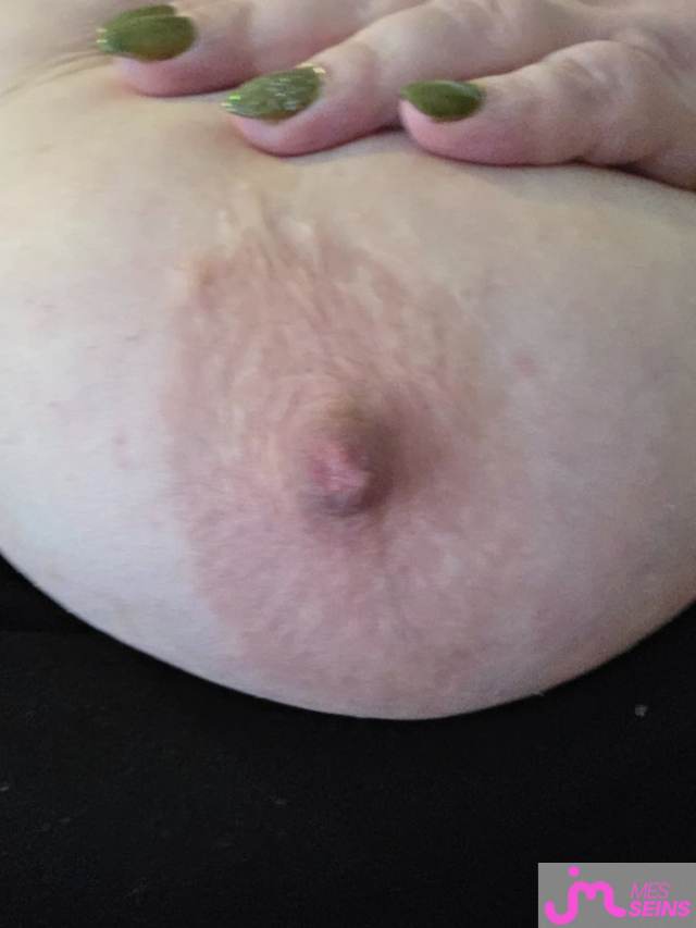 Les tr&egrave;s gros seins de WitchyBitch