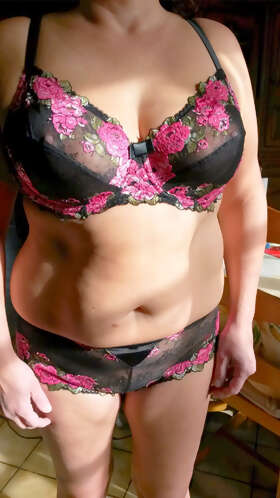 Photos de seins : Espi&eacute;gle