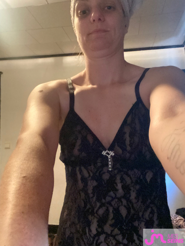 Les seins moyens de cecilefred