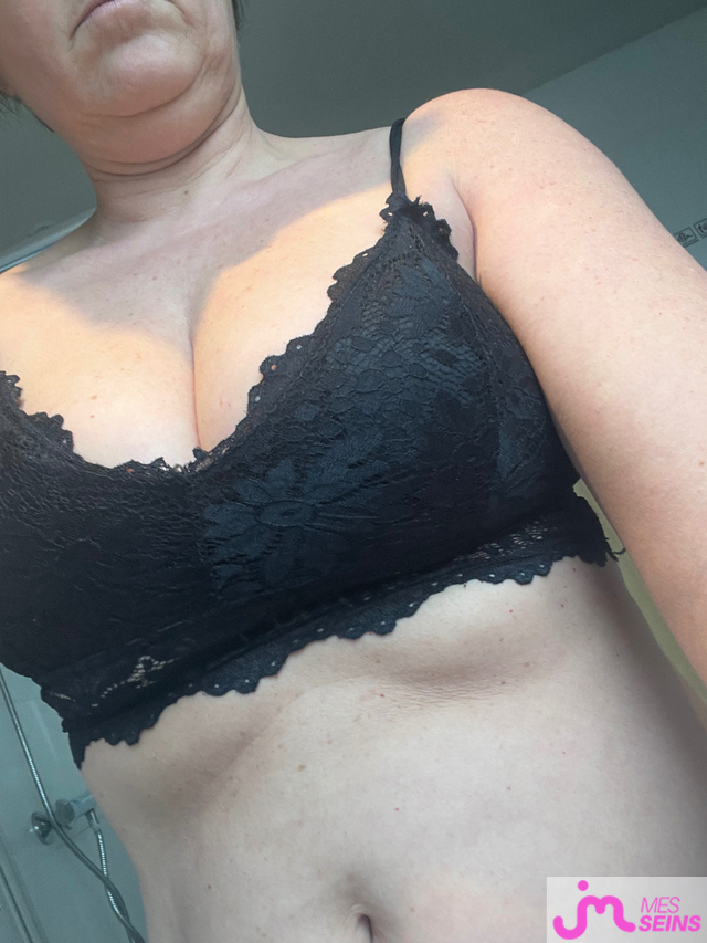 Les seins moyens de cecilefred