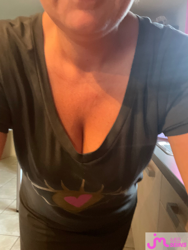 Les seins moyens de cecilefred