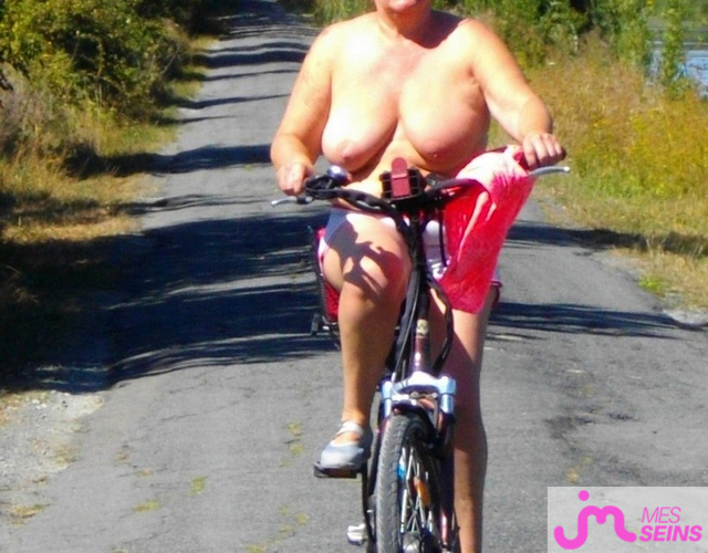 Les tr&egrave;s gros seins de Bololos