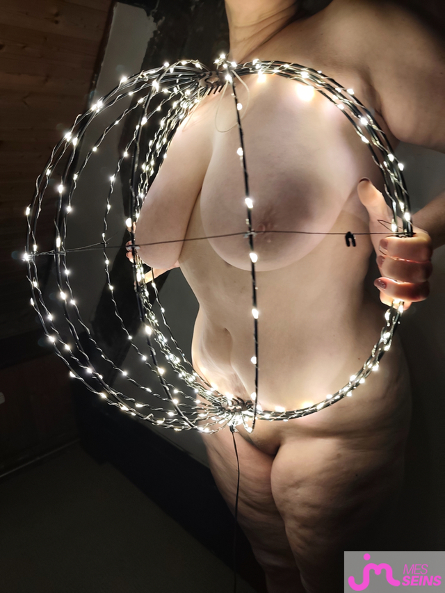 Les seins &eacute;normes de capri699