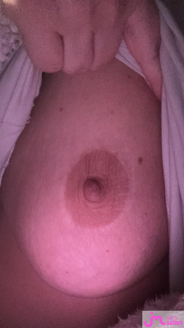 Les tr&egrave;s gros seins de titi271077