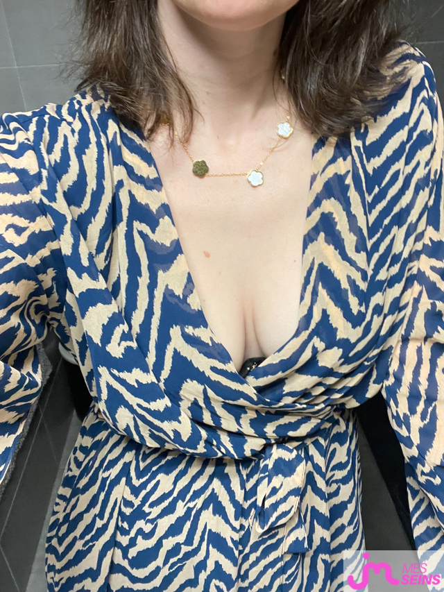 Les seins moyens de NeoBin&ocirc;me