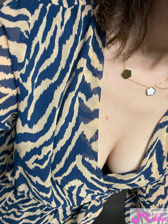 Les seins moyens de NeoBin&ocirc;me