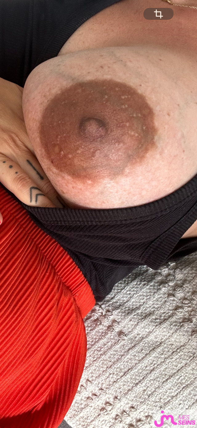 Les tr&egrave;s gros seins de Mel28