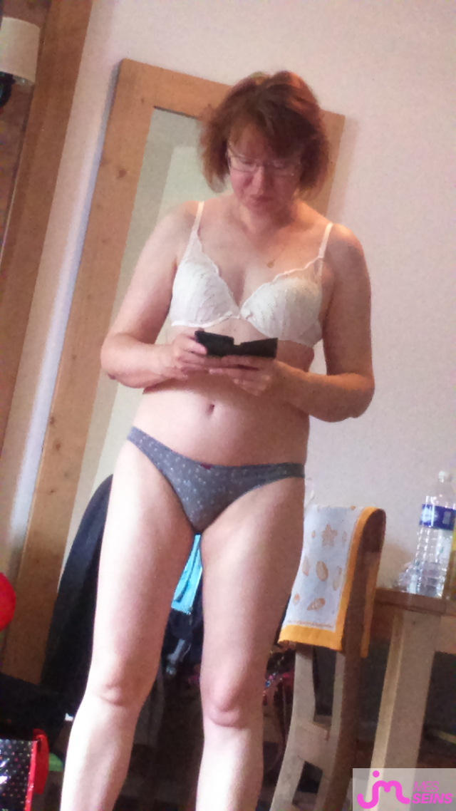 Photos de seins : petit streap 