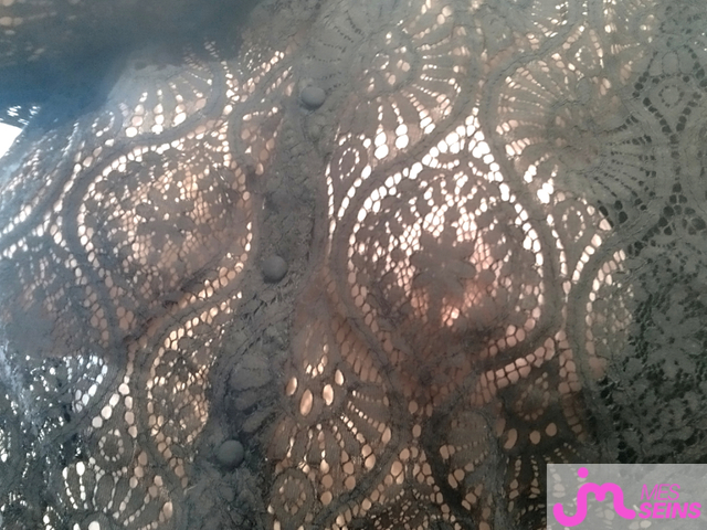 Les tr&egrave;s gros seins de nana28