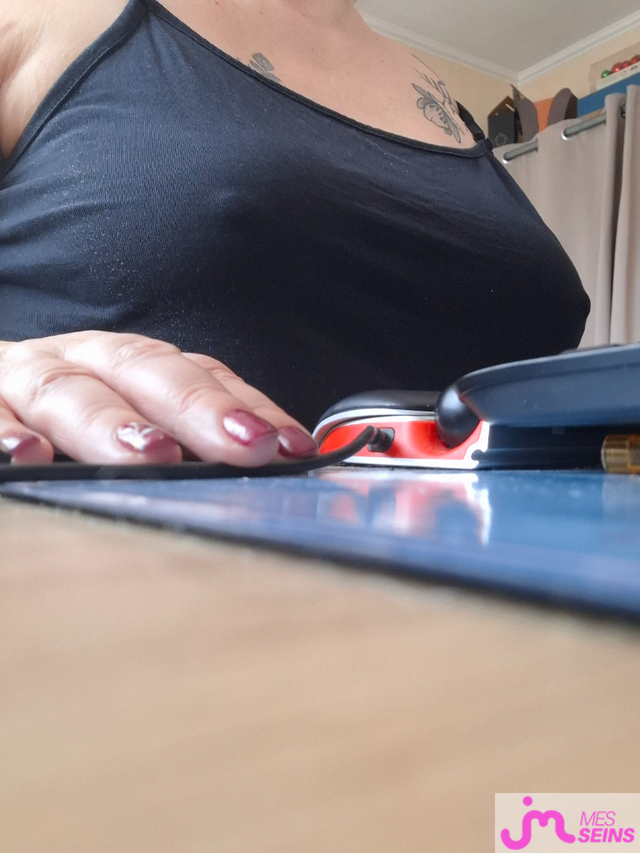 Photos de seins : Le t&eacute;l&eacute;travail 