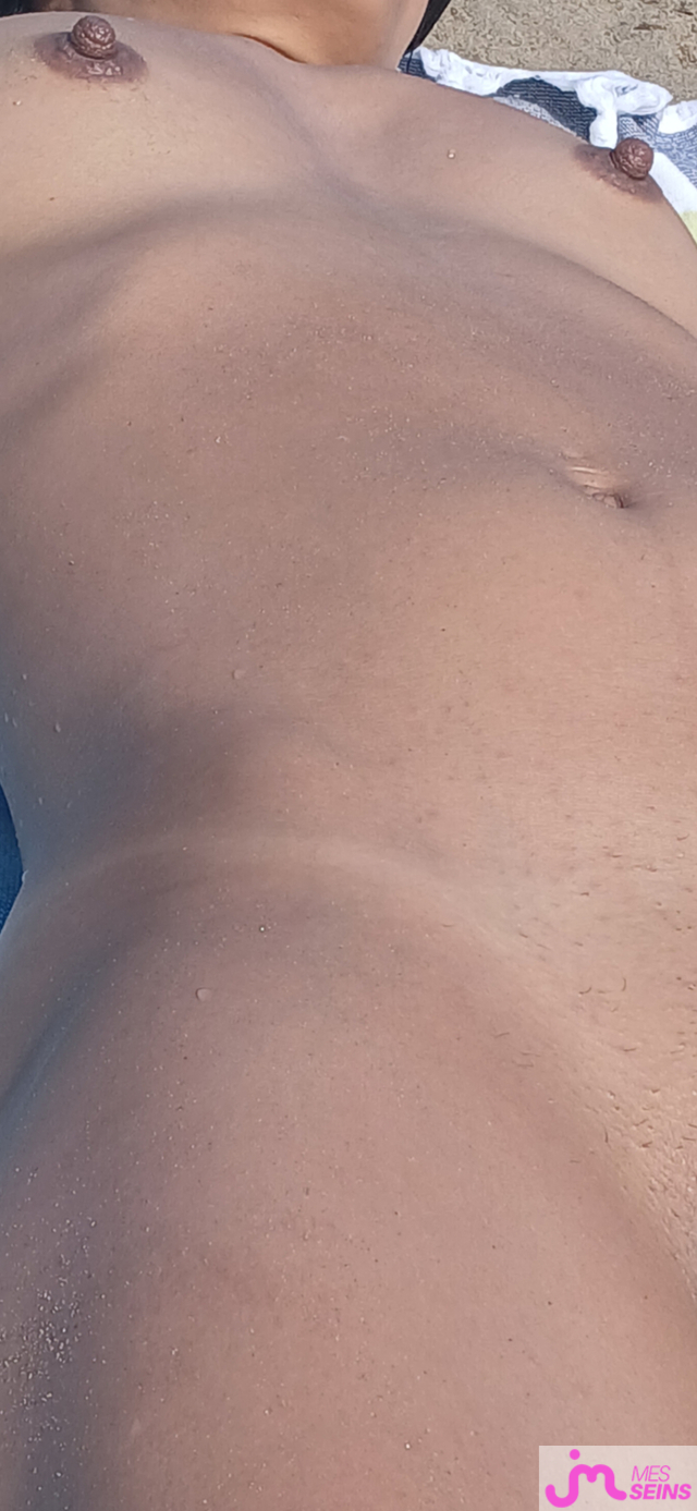 Les petits seins de nous 2 exib 