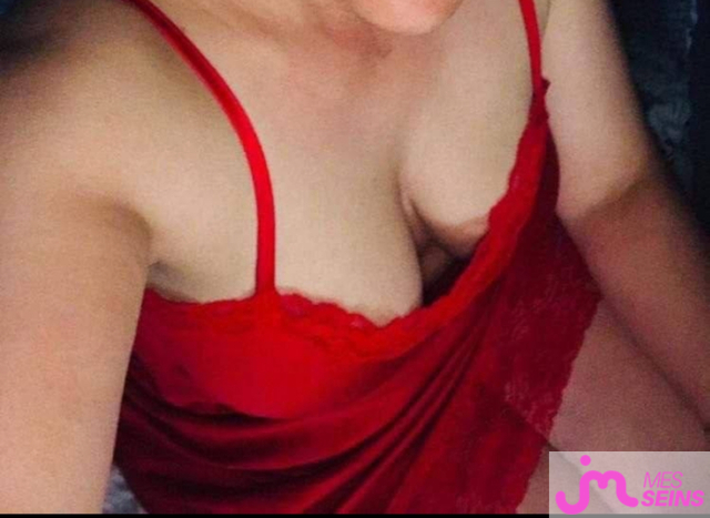 Les seins &eacute;normes de Cbasti'1