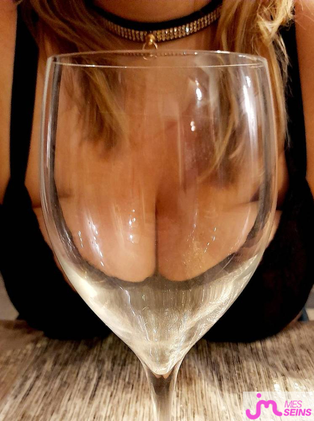 Les tr&egrave;s gros seins de Missy_Alone 