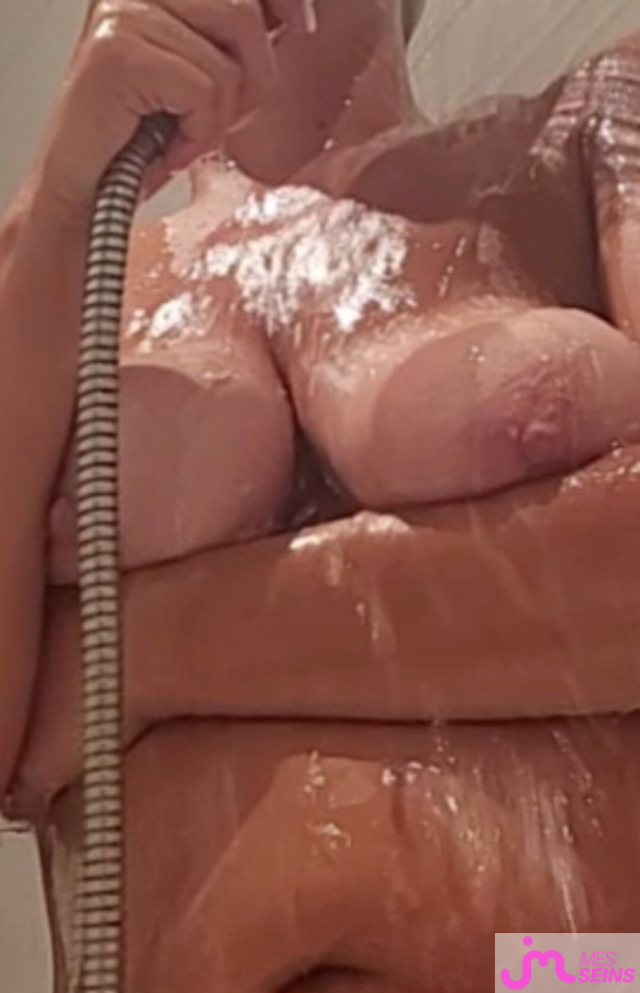 Les tr&egrave;s gros seins de Steph33380