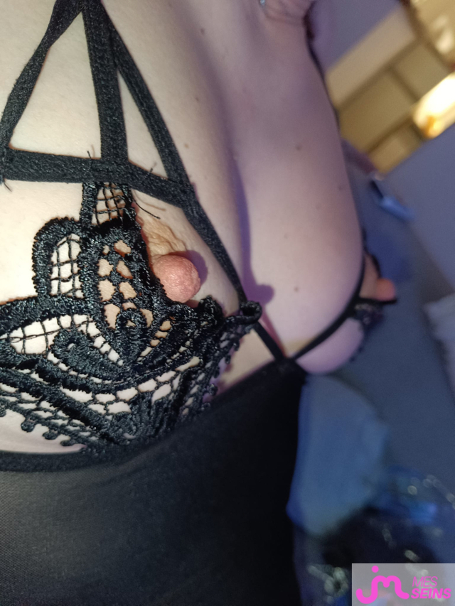 Les gros seins de 83B 