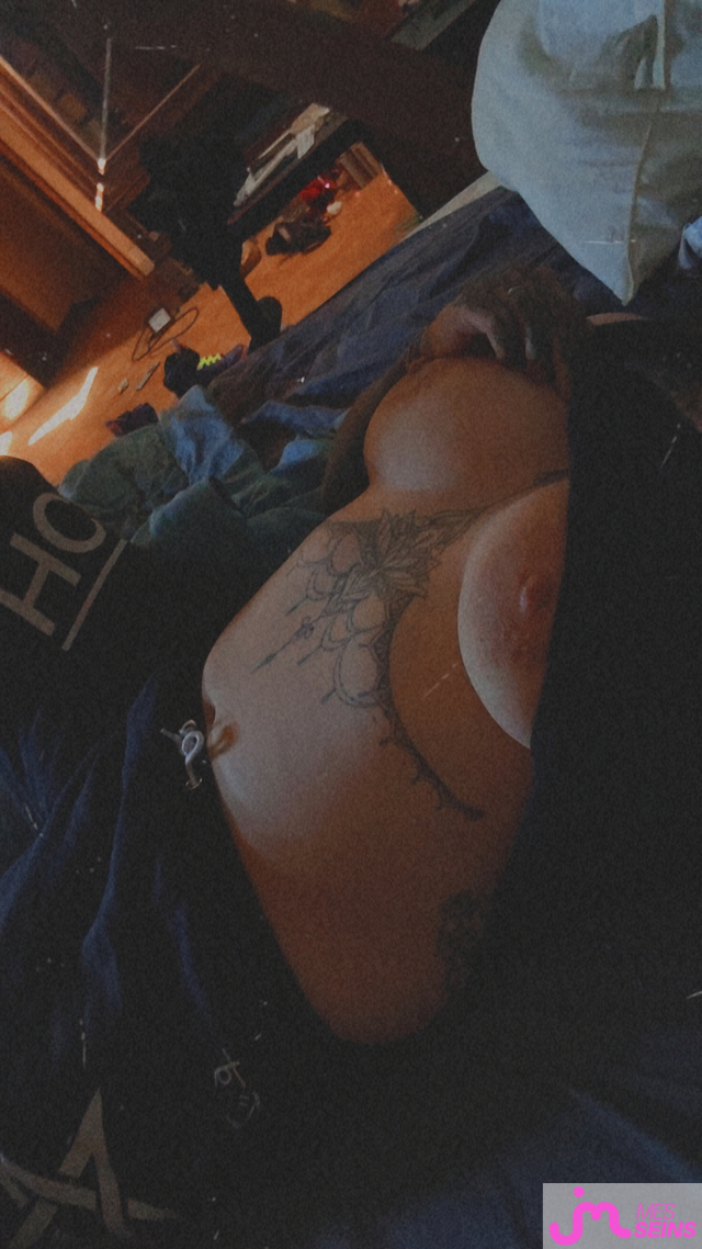 Les tr&egrave;s gros seins de Cock a in