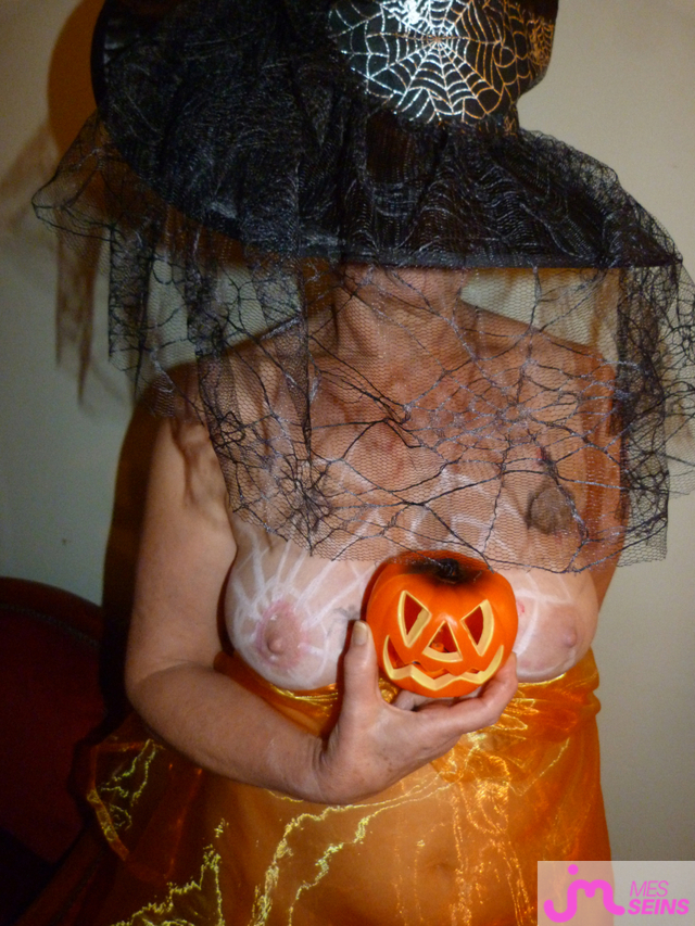 Photos de seins : Petit d&eacute;guisement