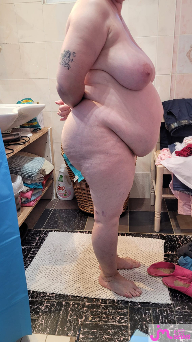 Les tr&egrave;s gros seins de Valerie.coquine