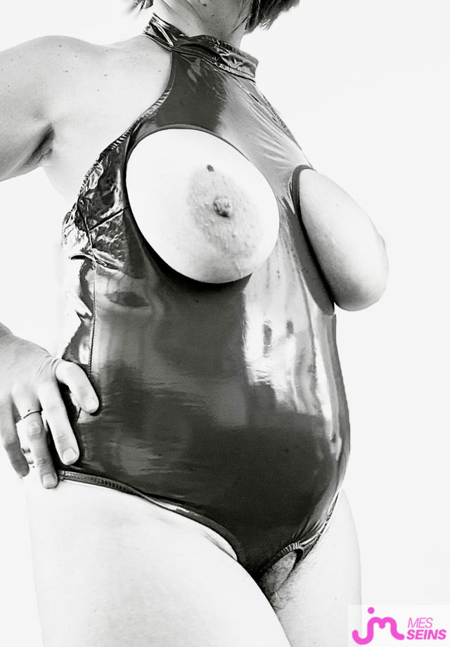 Les seins &eacute;normes de Leeloo_