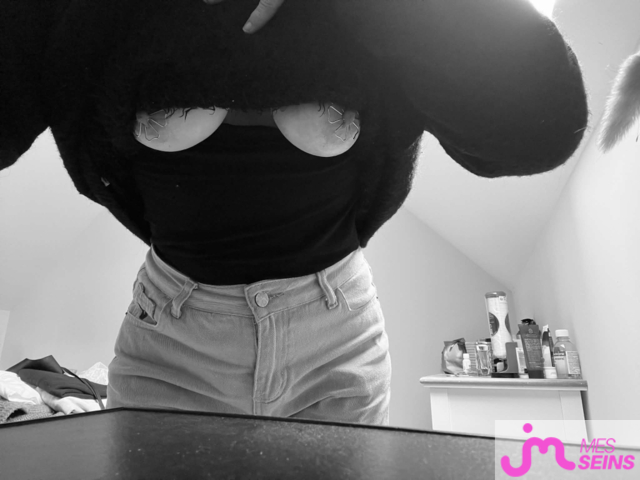 Les tr&egrave;s gros seins de Danielphotographe