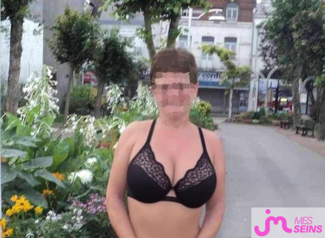 Les tr&egrave;s gros seins de Sabrinasab