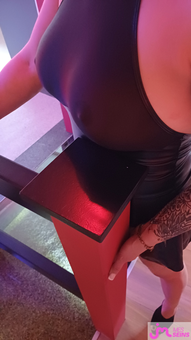 Les gros seins de Joyce21