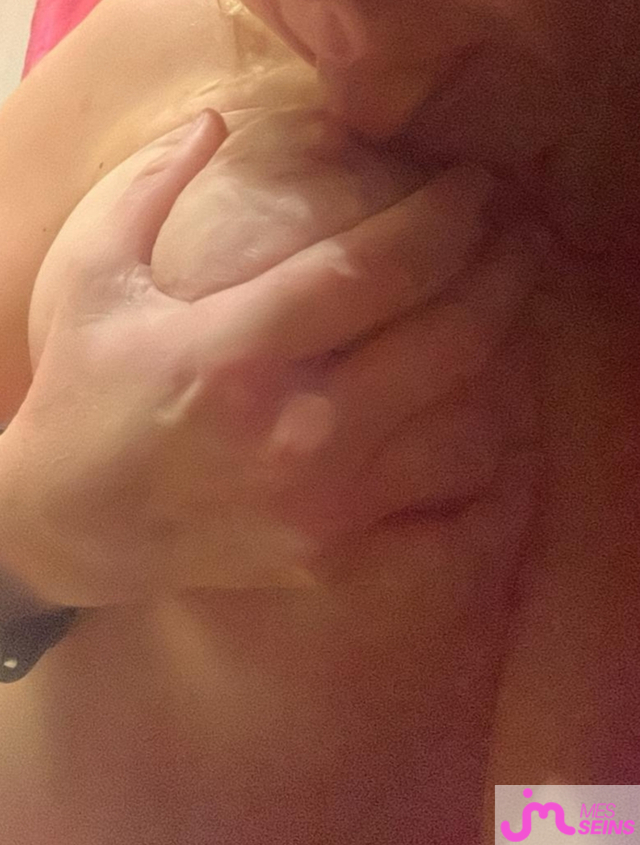 Les tr&egrave;s gros seins de Ludo6938