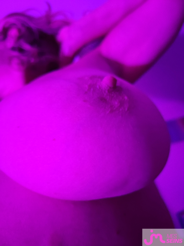 Les tr&egrave;s gros seins de Ludo6938