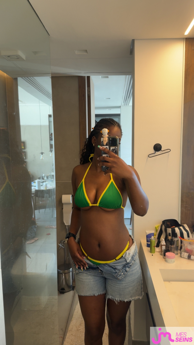 Les tr&egrave;s gros seins de Bryanmon