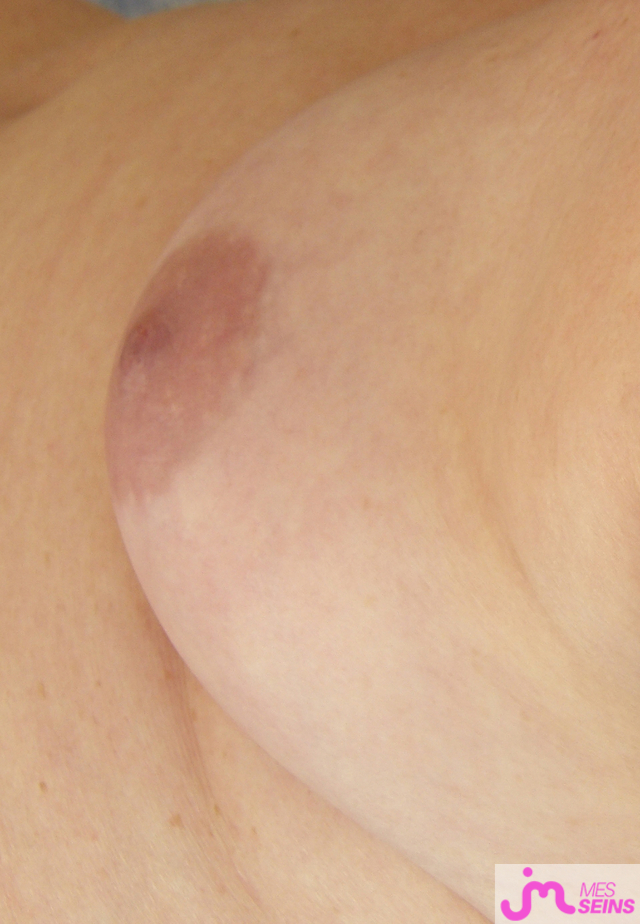 Les seins moyens de Dora53