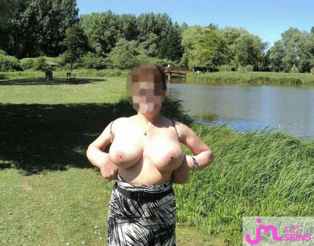 Les tr&egrave;s gros seins de Sabrinasab