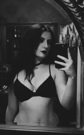 Photos de seins : Moi en gothique