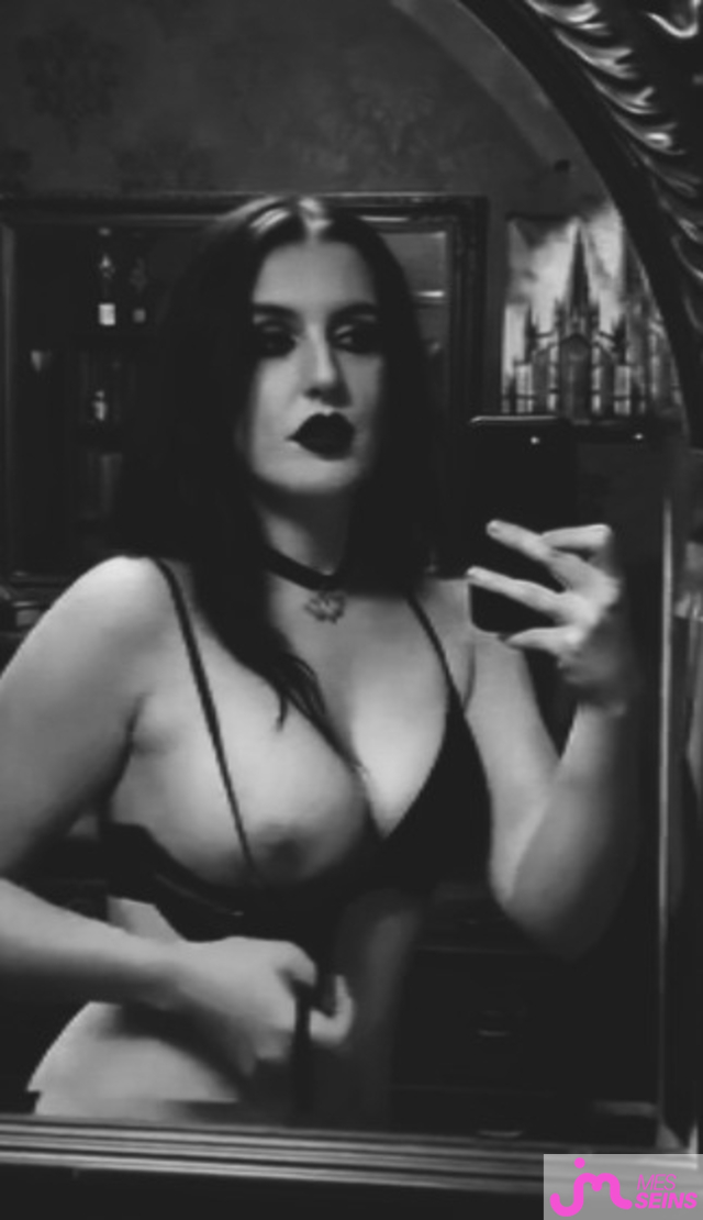 Les gros seins de Morphosia