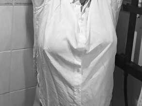 Photos de seins : Chemise blanche