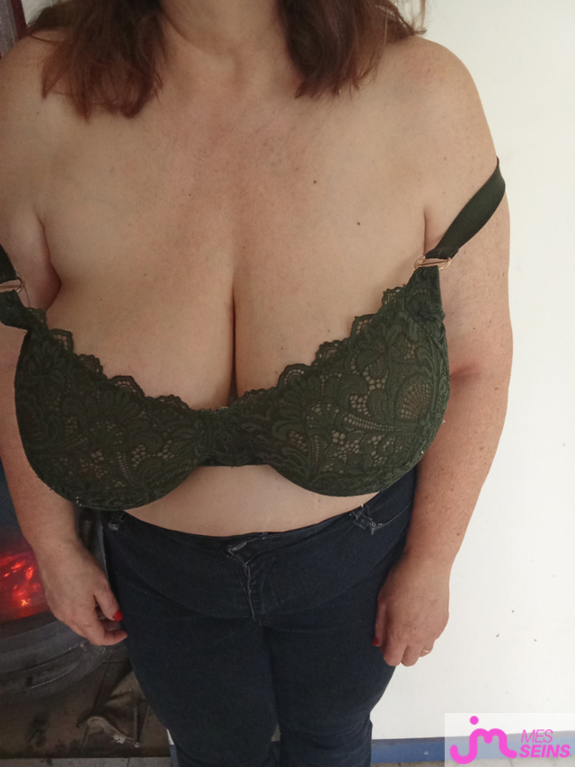 Les tr&egrave;s gros seins de matureetcoquine