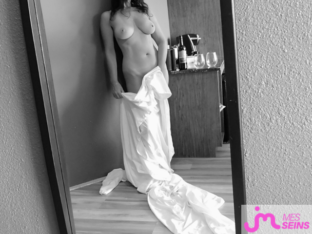 Les tr&egrave;s gros seins de Kaylina