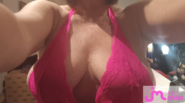 Les tr&egrave;s gros seins de Tops