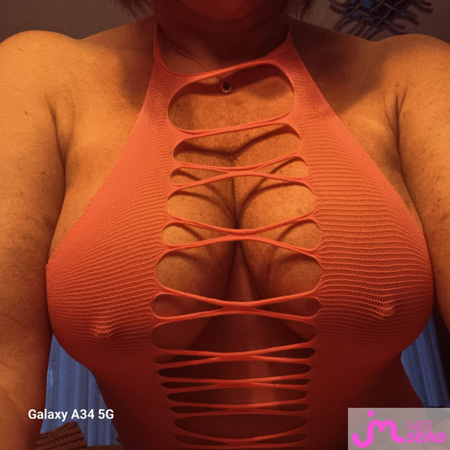 Les tr&egrave;s gros seins de Tops