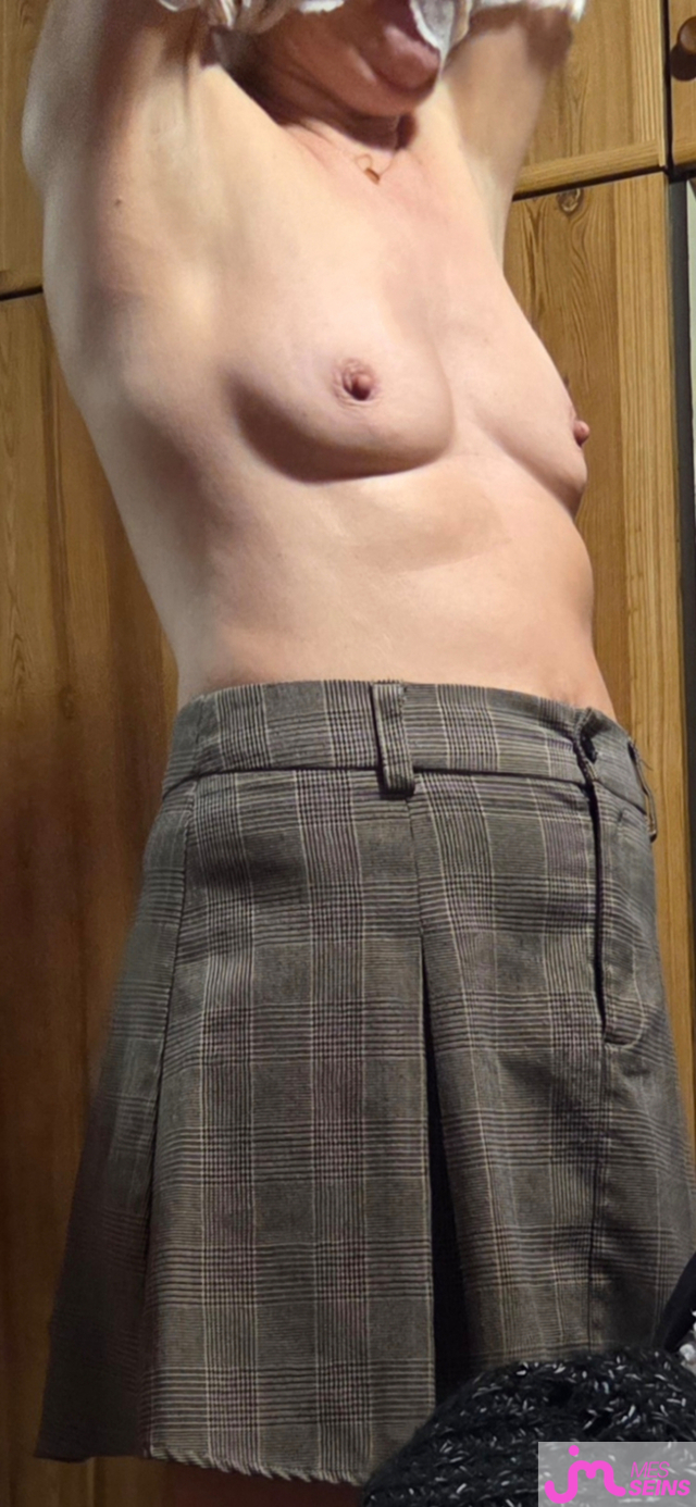 Les seins moyens de Camille 28